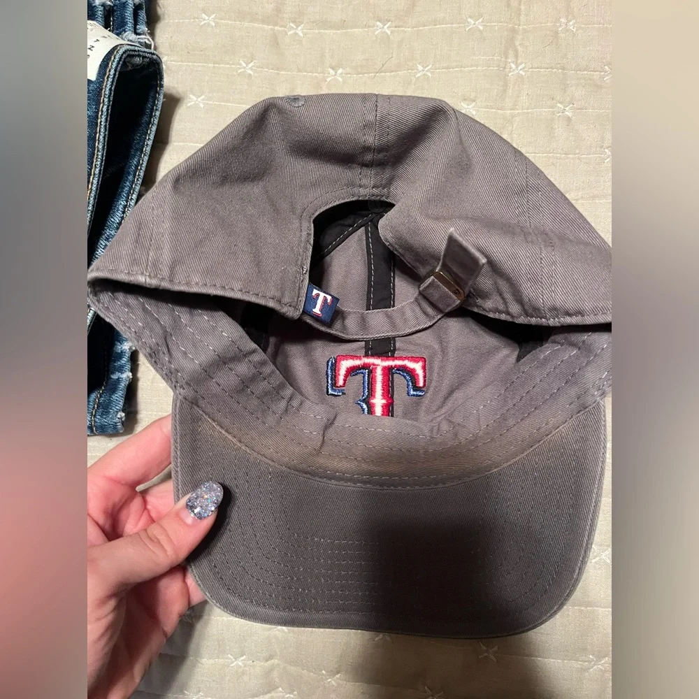 Texas Rangers Hat - Picture 2 of 2
